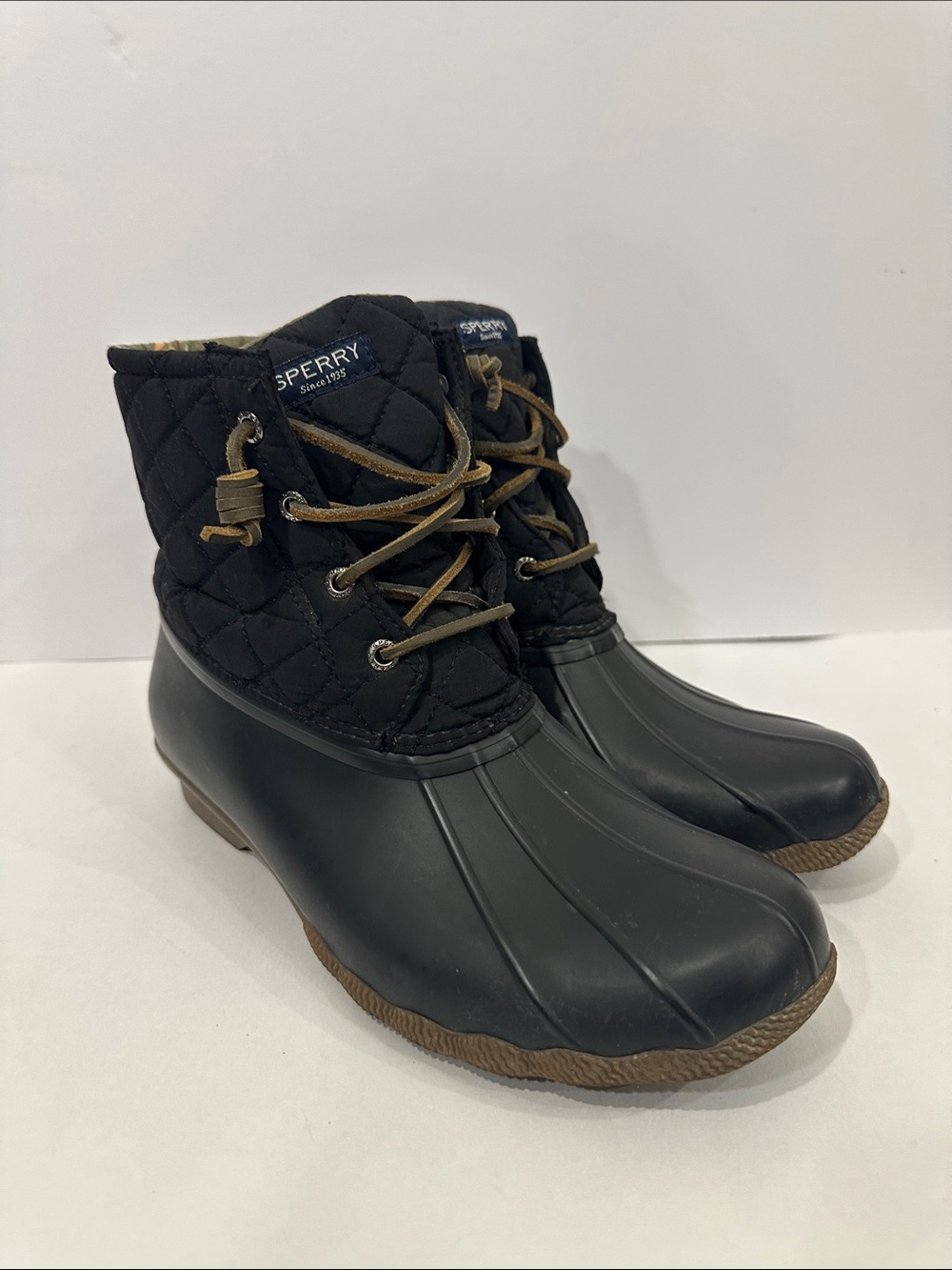 Sperry Women’s Black Quilted Lace-Up Duck Boots with Brown Laces, Size 9